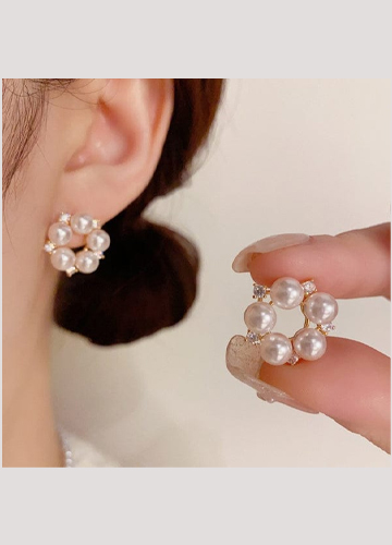 LQUSI Pearl Stud Earrings for Women Floral Cluster Faux Pearl Gold Tone Hypoallergenic Wedding Bridal Jewelry Gift